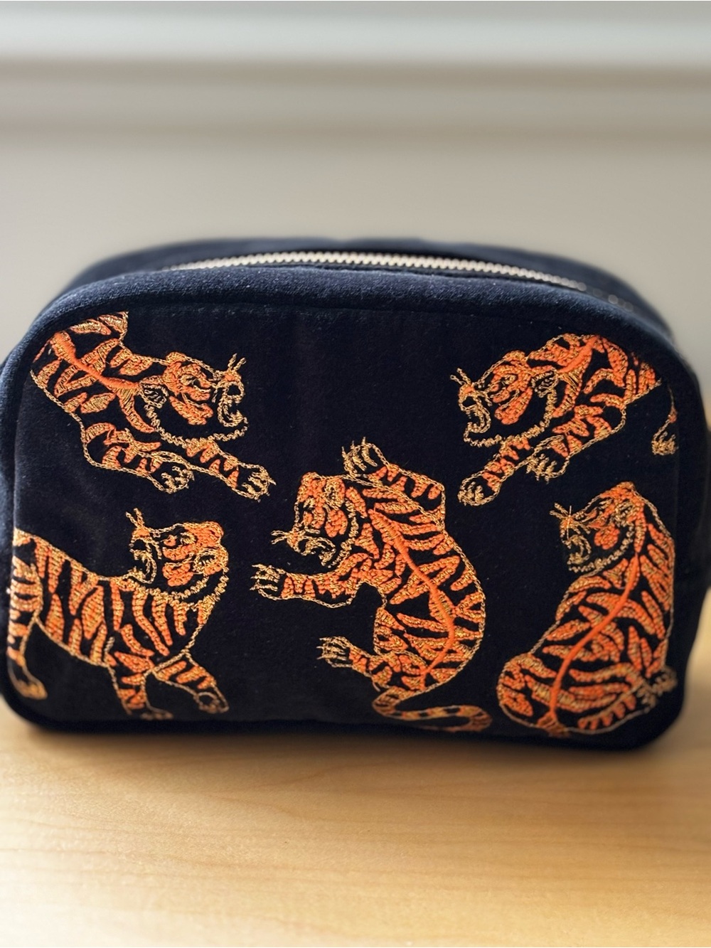Elizabeth Scarlett x Fortnum Mason Velvet Makeup Cosmetic Bag- Tigers - Picture 10 of 10